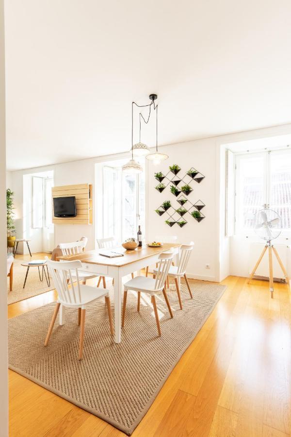 Apartamento Joivy Chiado Self Check-In 2-Br Flat With Parking Lisboa Exterior foto